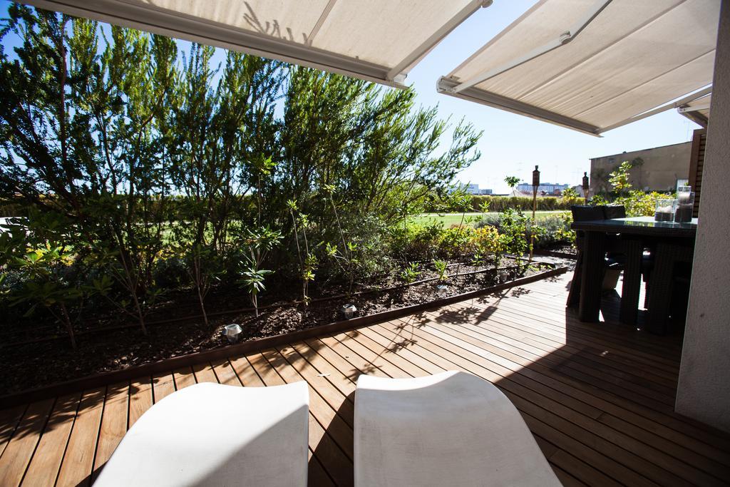 Charming With Terrace And Pool In * Lissabon